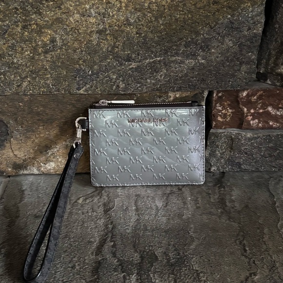 Michael Kors Handbags - NWOT Michael Kors Logo Patent Leather Card Case Wallet Wristlet